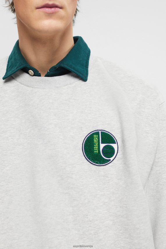 puloverji in puloverji s kapuco sl Esprit moški univerzitetni pulover s našitki svetlo siva 6X446808