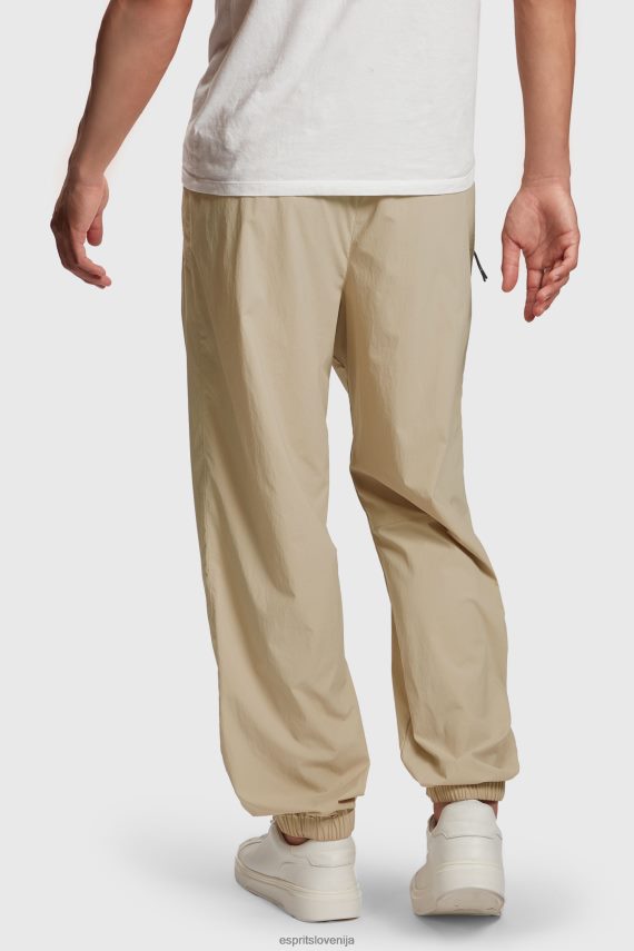 tekači sl Esprit moški joggerji v sproščeni formi pesek 6X446788